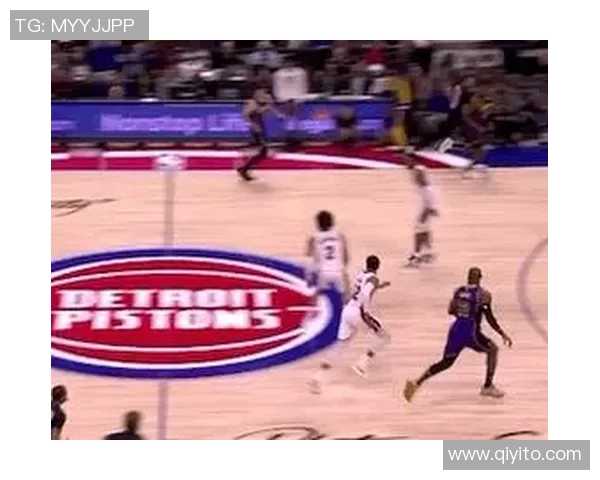 詹姆斯背后击地妙传 里夫斯三分打板命中