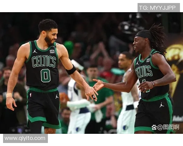 霍勒迪精准分球助攻塔图姆借屏障轻松命中三分球