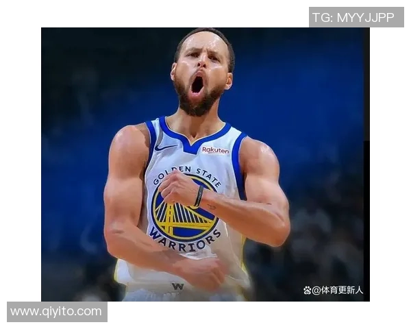 26000分里程碑！库里23分单挑老队友克莱献关键三分拒绝独行侠逆转